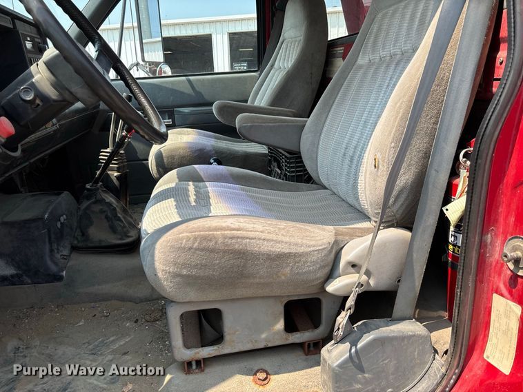 image for item DZ4524 1992 GMC C7 TopKick hook lift truck