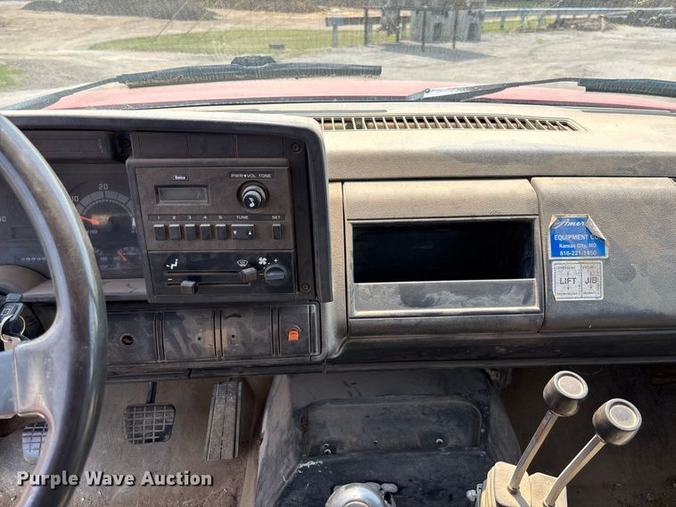 image for item DZ4524 1992 GMC C7 TopKick hook lift truck