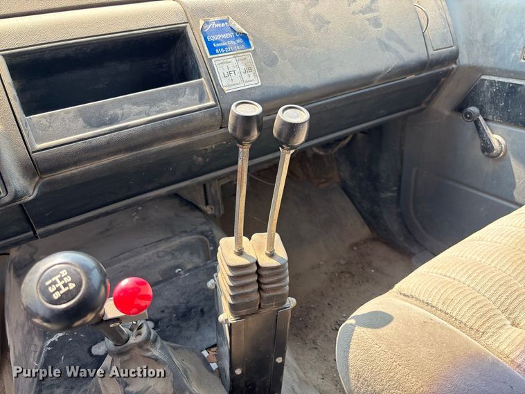 image for item DZ4524 1992 GMC C7 TopKick hook lift truck