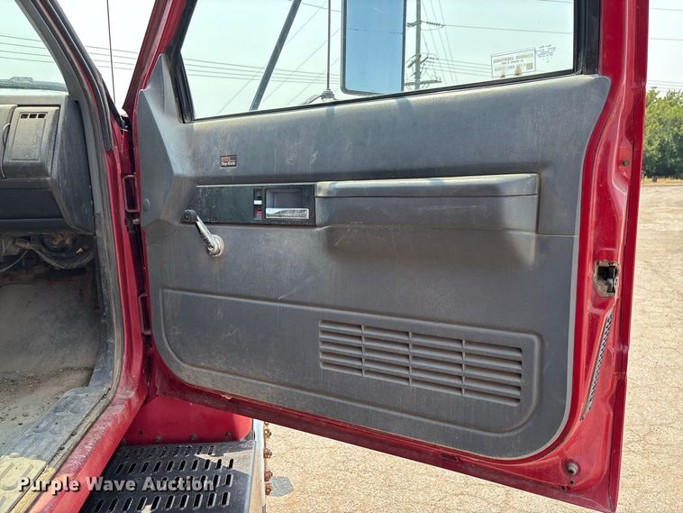 image for item DZ4524 1992 GMC C7 TopKick hook lift truck