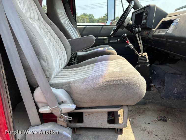 image for item DZ4524 1992 GMC C7 TopKick hook lift truck