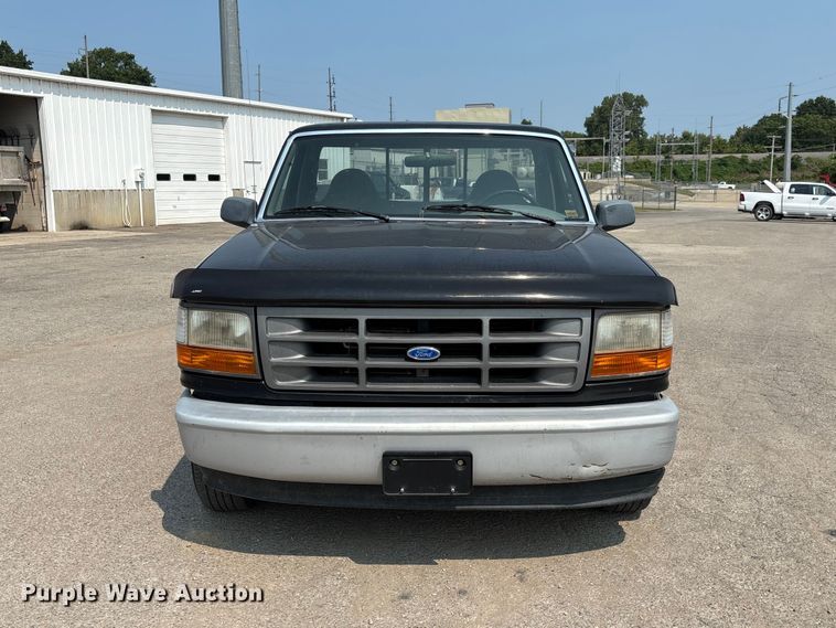 image for item DZ4525 1996 Ford F150 XL pickup truck