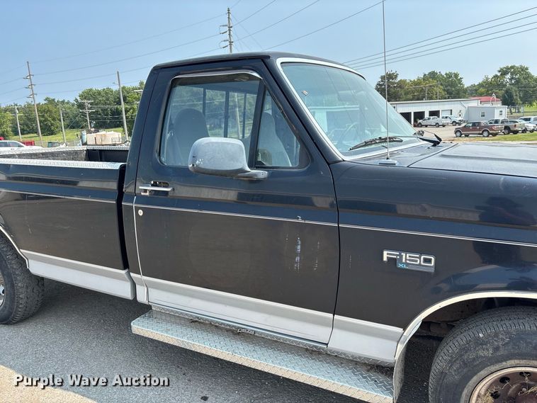image for item DZ4525 1996 Ford F150 XL pickup truck