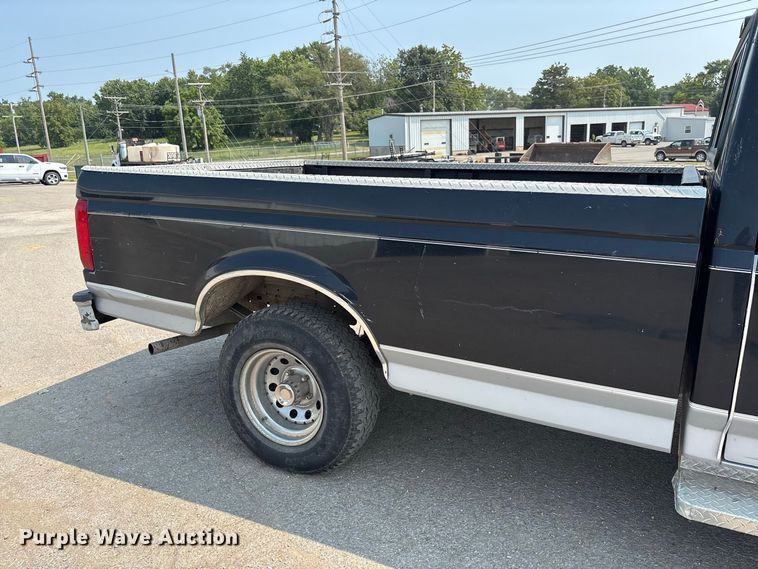 image for item DZ4525 1996 Ford F150 XL pickup truck