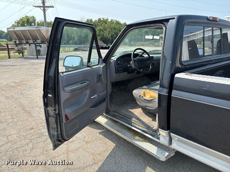 image for item DZ4525 1996 Ford F150 XL pickup truck