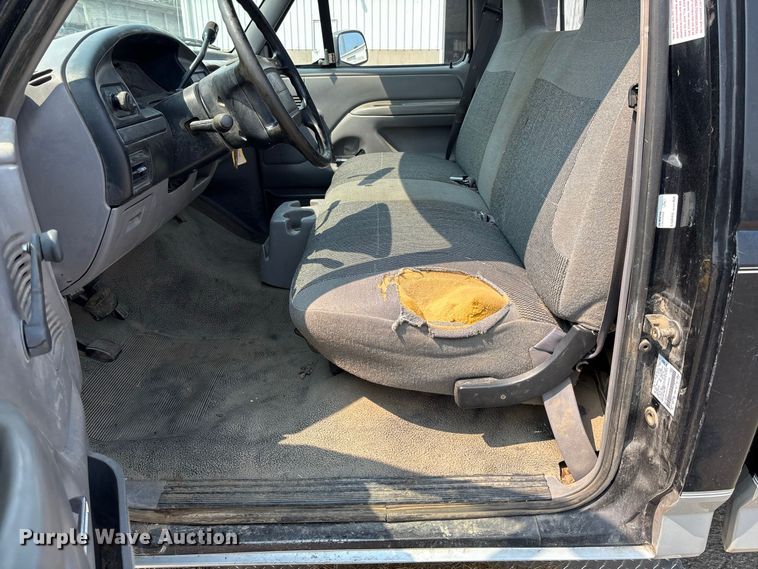 image for item DZ4525 1996 Ford F150 XL pickup truck