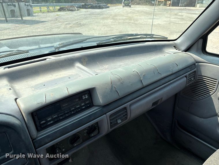 image for item DZ4525 1996 Ford F150 XL pickup truck
