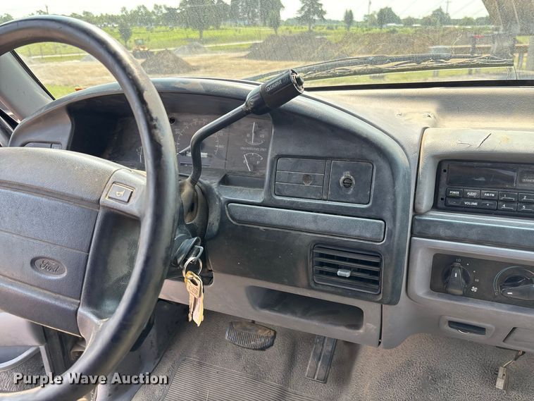 image for item DZ4525 1996 Ford F150 XL pickup truck