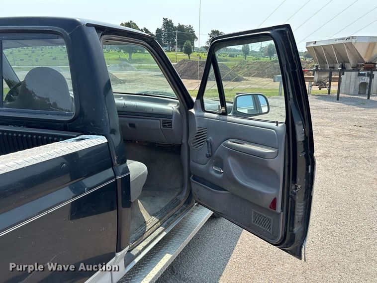 image for item DZ4525 1996 Ford F150 XL pickup truck