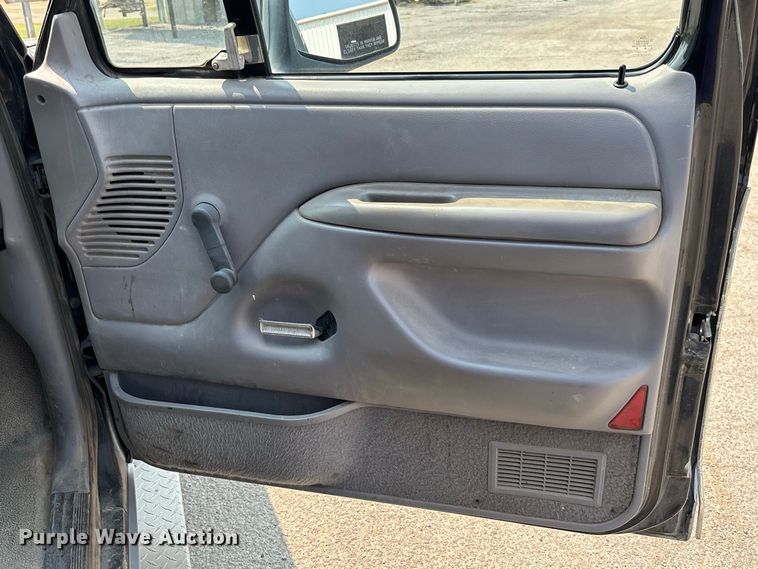 image for item DZ4525 1996 Ford F150 XL pickup truck