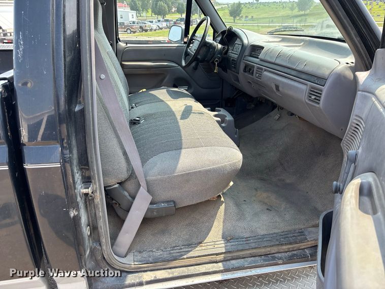 image for item DZ4525 1996 Ford F150 XL pickup truck