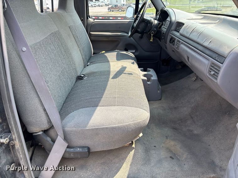 image for item DZ4525 1996 Ford F150 XL pickup truck