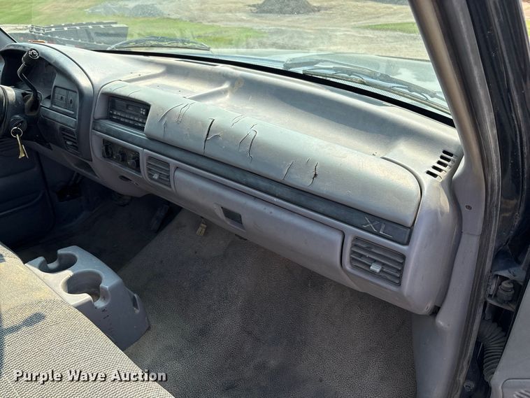 image for item DZ4525 1996 Ford F150 XL pickup truck