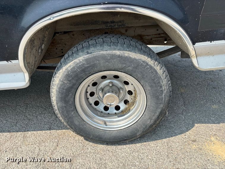 image for item DZ4525 1996 Ford F150 XL pickup truck
