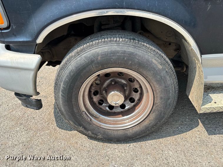 image for item DZ4525 1996 Ford F150 XL pickup truck
