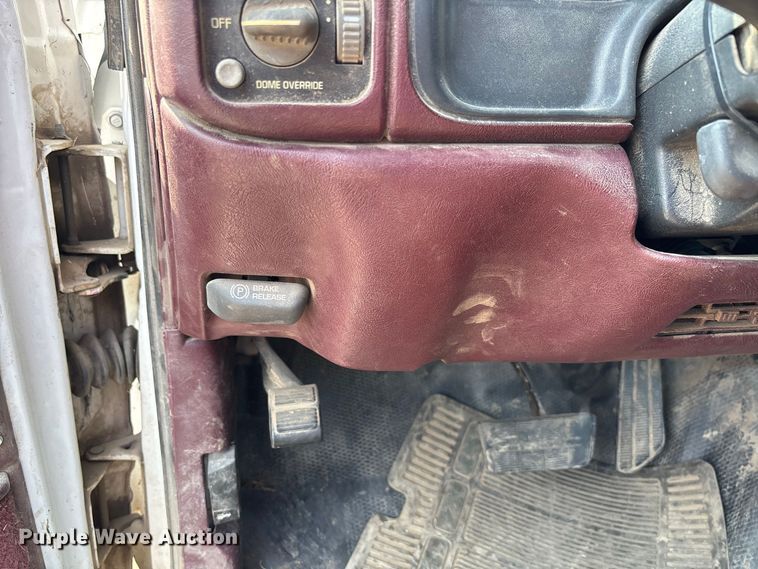 image for item DZ4526 1998 Chevrolet 1500 pickup truck