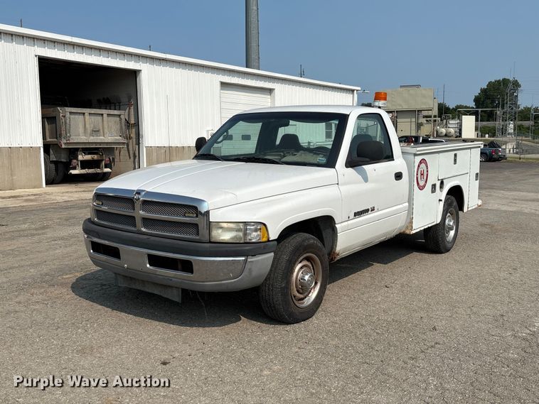 2000 Dodge Ram 2500 utility bed pickup truck