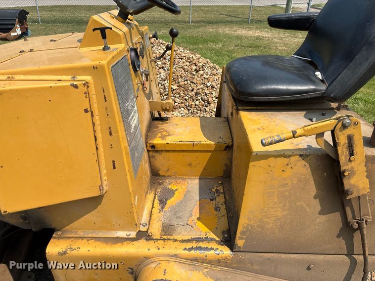 image for item DZ4528 Dynapac CC-10 double drum vibratory roller
