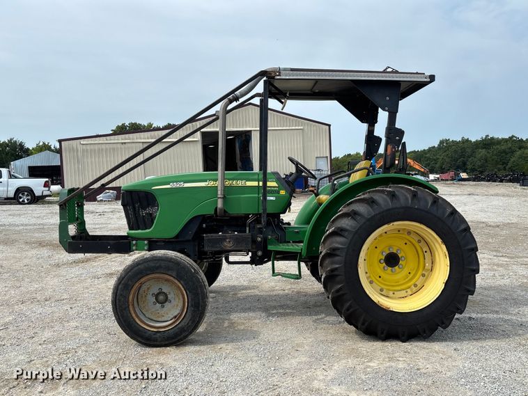 image for item DZ4540 2006 John Deere 5525 tractor