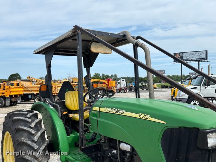 image for item DZ4540 2006 John Deere 5525 tractor