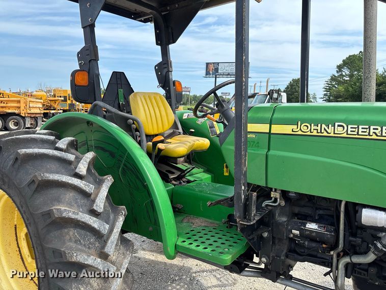 image for item DZ4540 2006 John Deere 5525 tractor