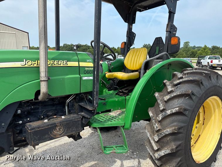 image for item DZ4540 2006 John Deere 5525 tractor