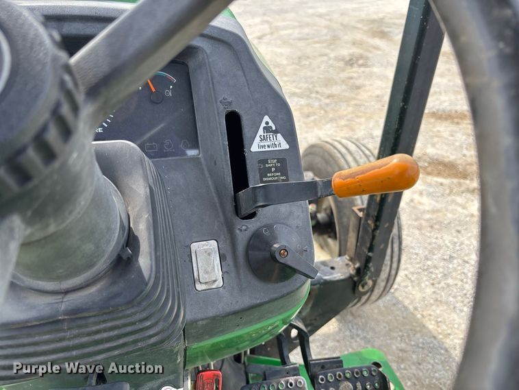 image for item DZ4540 2006 John Deere 5525 tractor