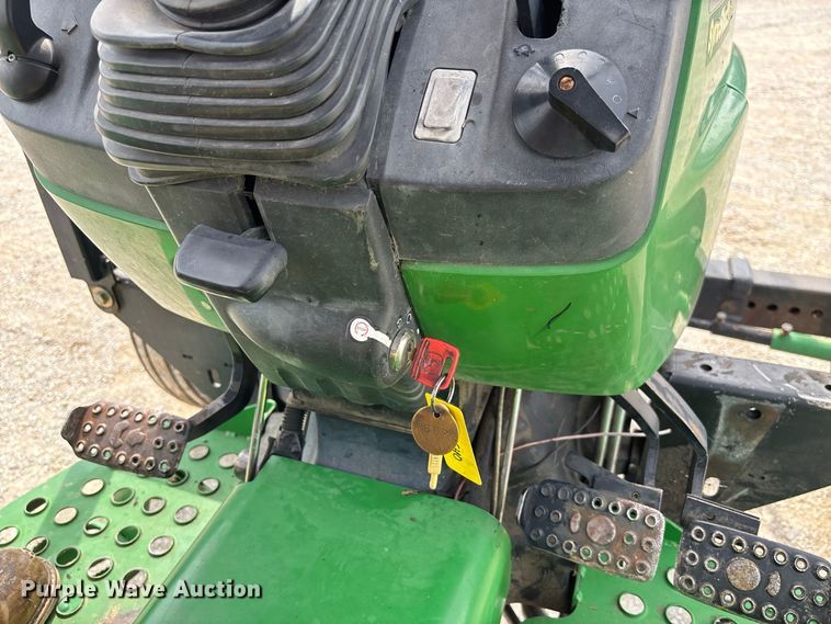 image for item DZ4540 2006 John Deere 5525 tractor