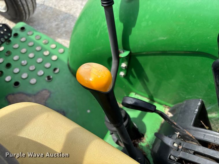 image for item DZ4540 2006 John Deere 5525 tractor