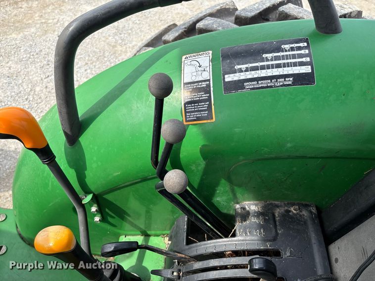 image for item DZ4540 2006 John Deere 5525 tractor