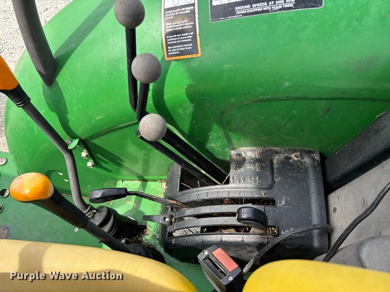 image for item DZ4540 2006 John Deere 5525 tractor