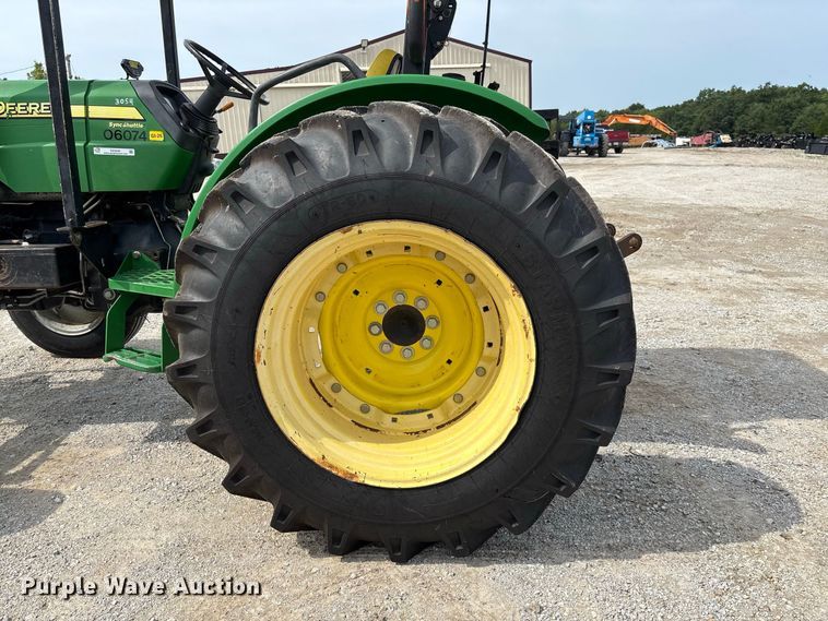 image for item DZ4540 2006 John Deere 5525 tractor