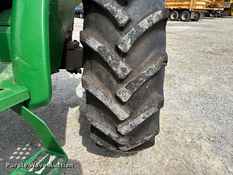 image for item DZ4540 2006 John Deere 5525 tractor