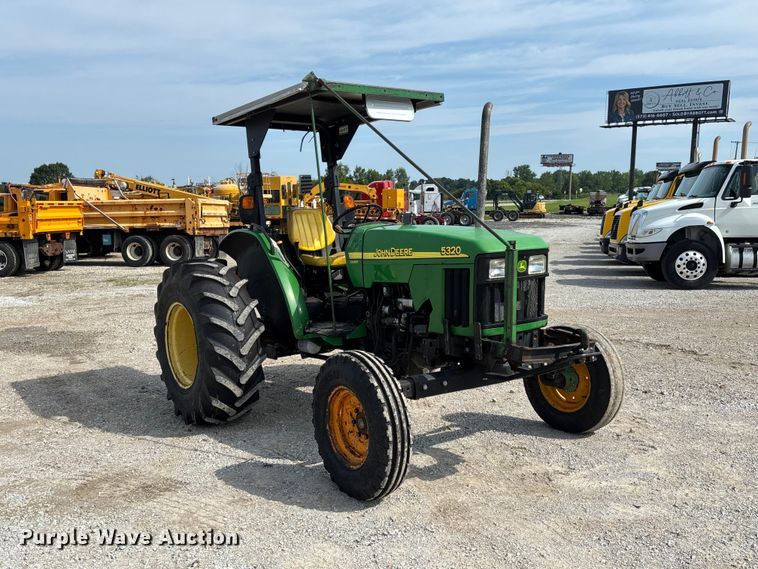 image for item DZ4541 2003 John Deere 5320 tractor