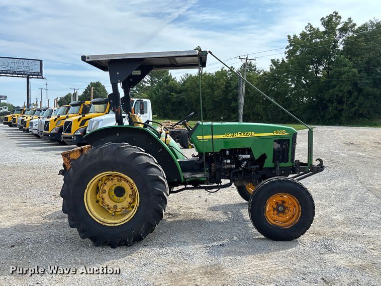 image for item DZ4541 2003 John Deere 5320 tractor