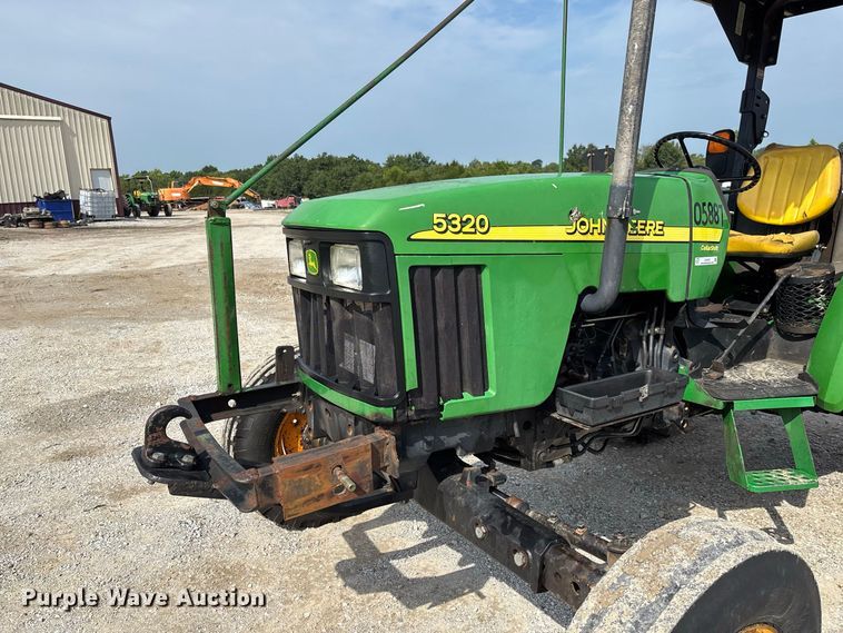 image for item DZ4541 2003 John Deere 5320 tractor