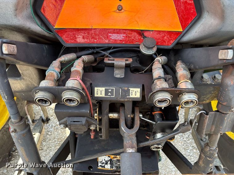 image for item DZ4541 2003 John Deere 5320 tractor
