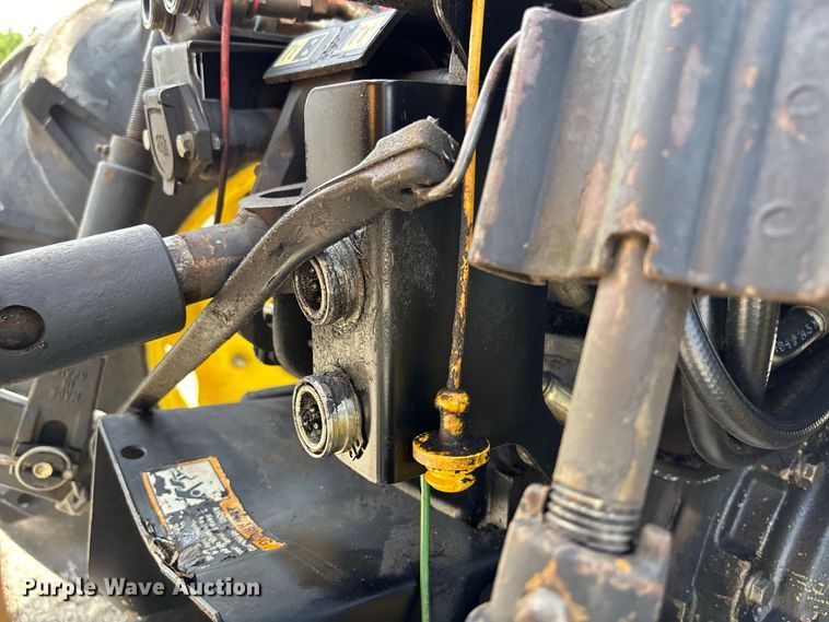 image for item DZ4541 2003 John Deere 5320 tractor