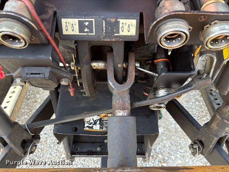 image for item DZ4541 2003 John Deere 5320 tractor