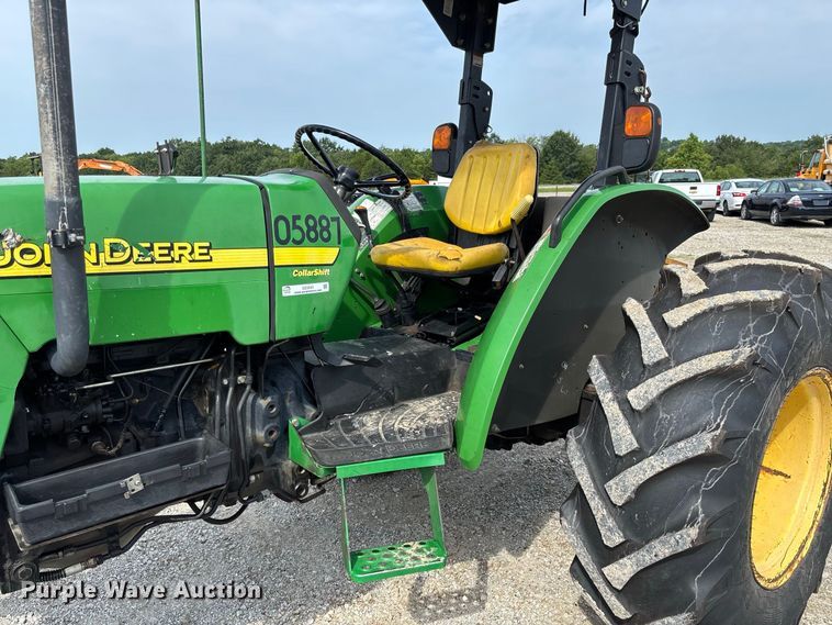 image for item DZ4541 2003 John Deere 5320 tractor