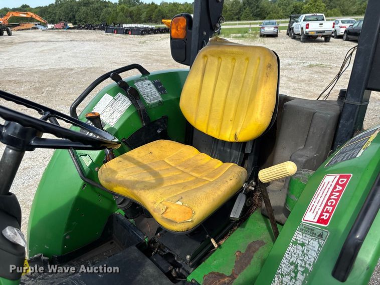 image for item DZ4541 2003 John Deere 5320 tractor
