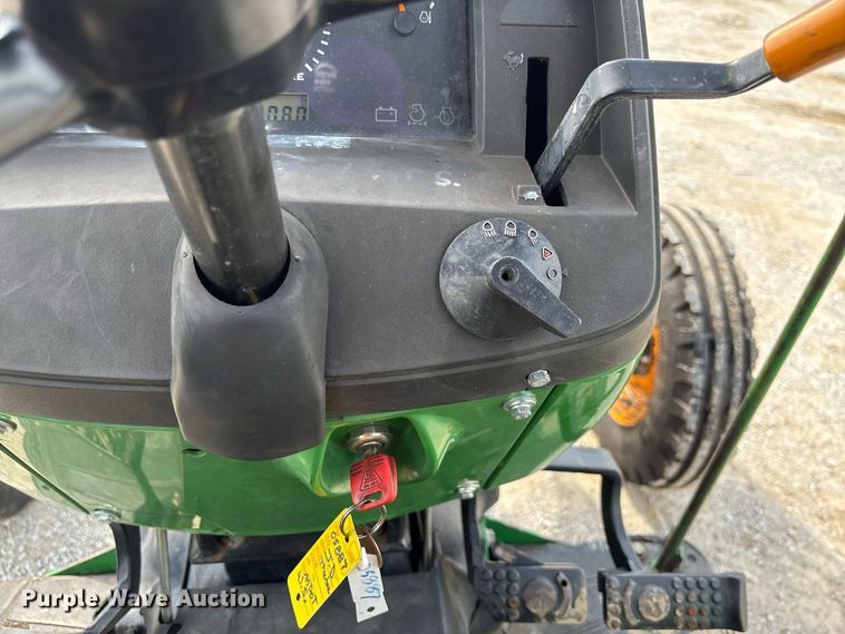image for item DZ4541 2003 John Deere 5320 tractor