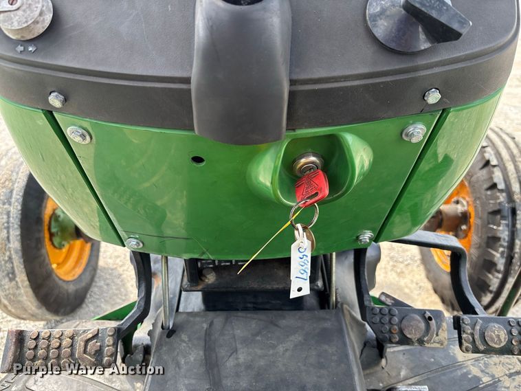 image for item DZ4541 2003 John Deere 5320 tractor