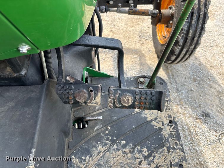 image for item DZ4541 2003 John Deere 5320 tractor