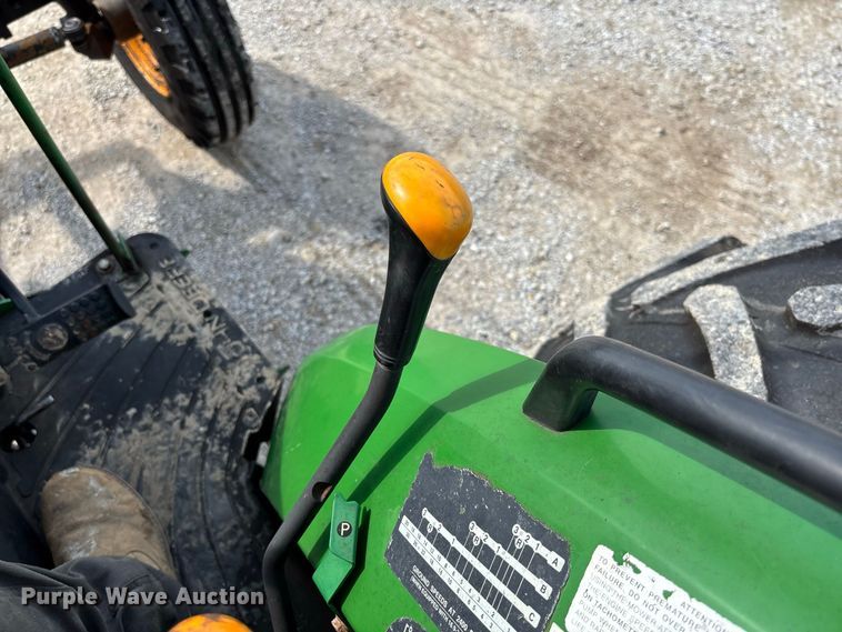 image for item DZ4541 2003 John Deere 5320 tractor