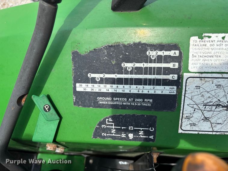 image for item DZ4541 2003 John Deere 5320 tractor