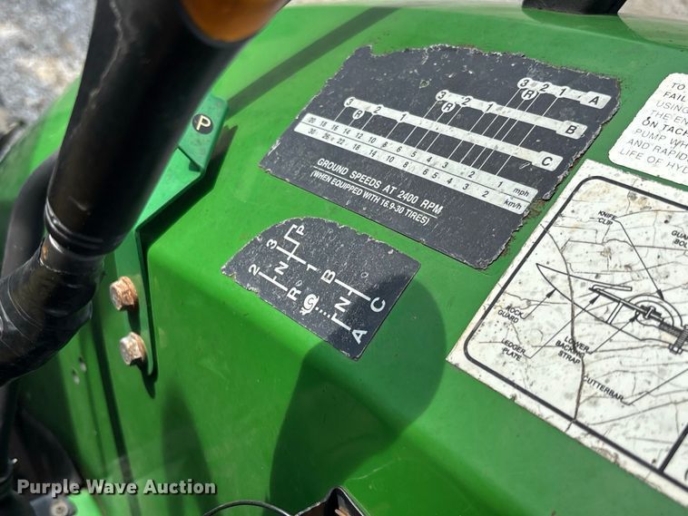 image for item DZ4541 2003 John Deere 5320 tractor