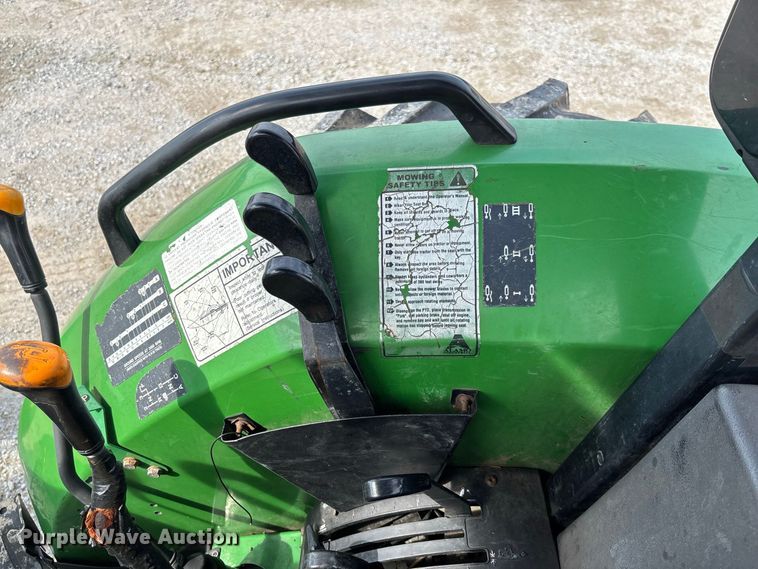 image for item DZ4541 2003 John Deere 5320 tractor