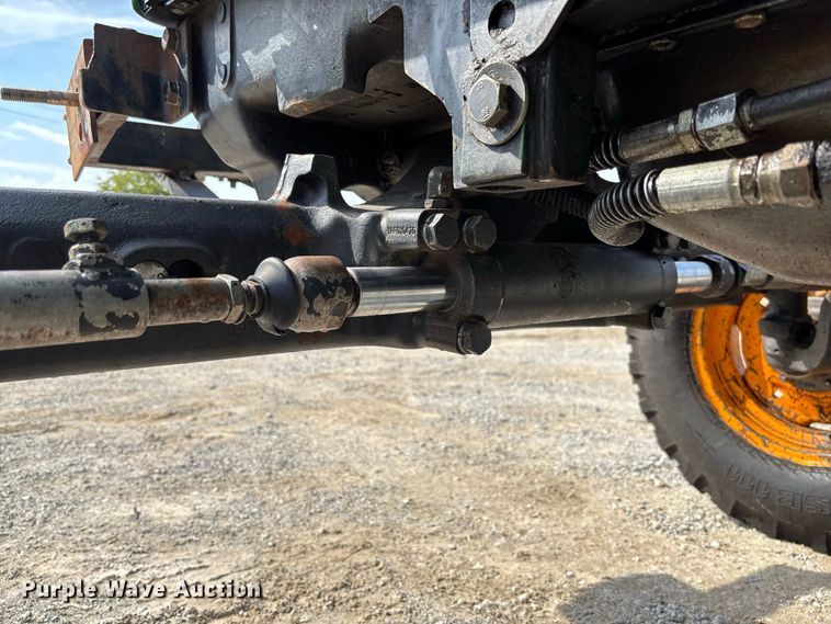 image for item DZ4541 2003 John Deere 5320 tractor