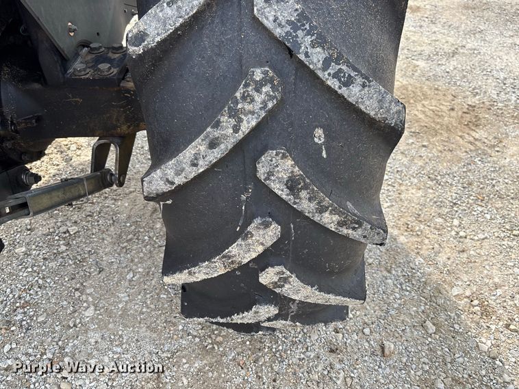 image for item DZ4541 2003 John Deere 5320 tractor
